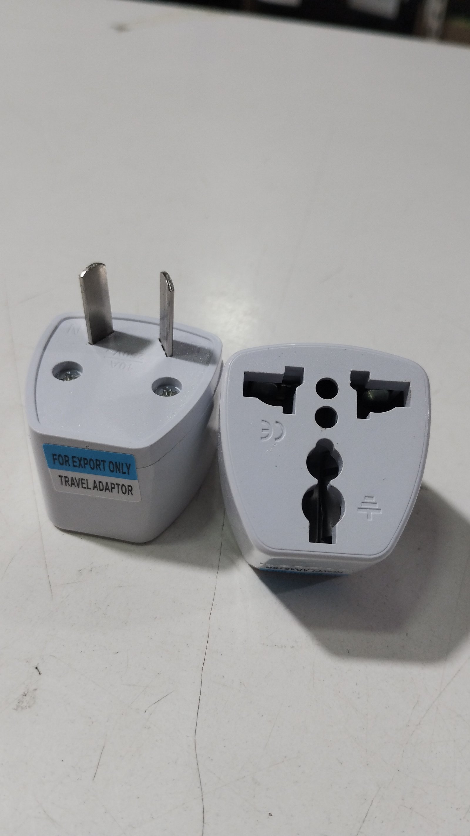 ADAPTADOR MULTIFUNCION BLANCO x1